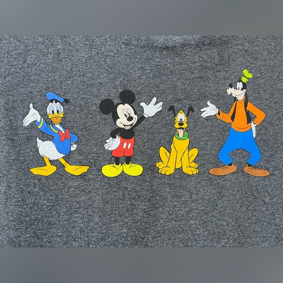 Disney T-shirt with Mickey and the gang. Size small. - Picture 4 of 5